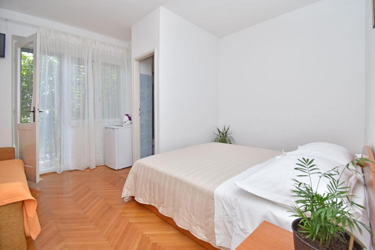 Rooms Borka Tučepi Exteriör bild